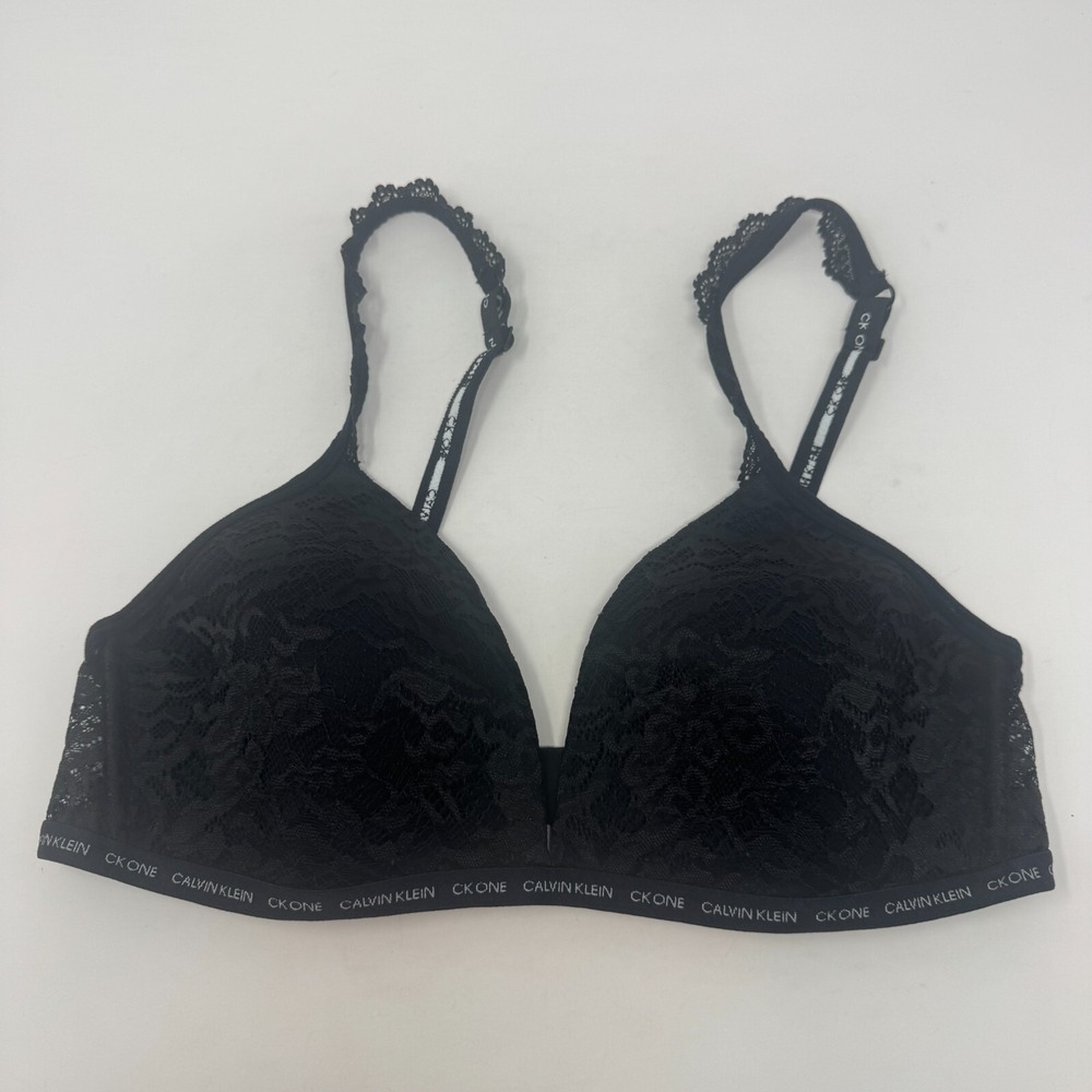 Calvin Klein Lightly Lined Black Lace Bra Sexy Feminine Women's Size Medium